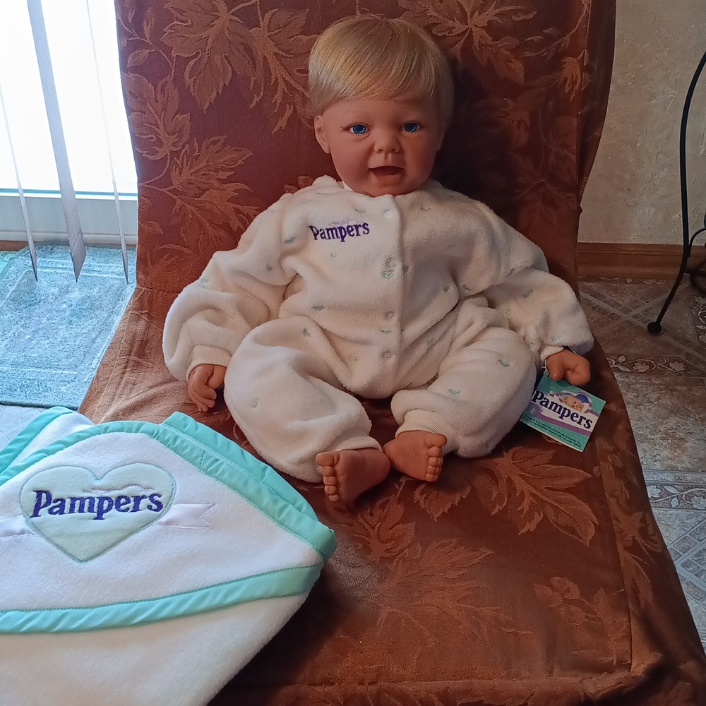 20" Lee Middleton by Reva "Pampers  Kid" vinyl baby doll.